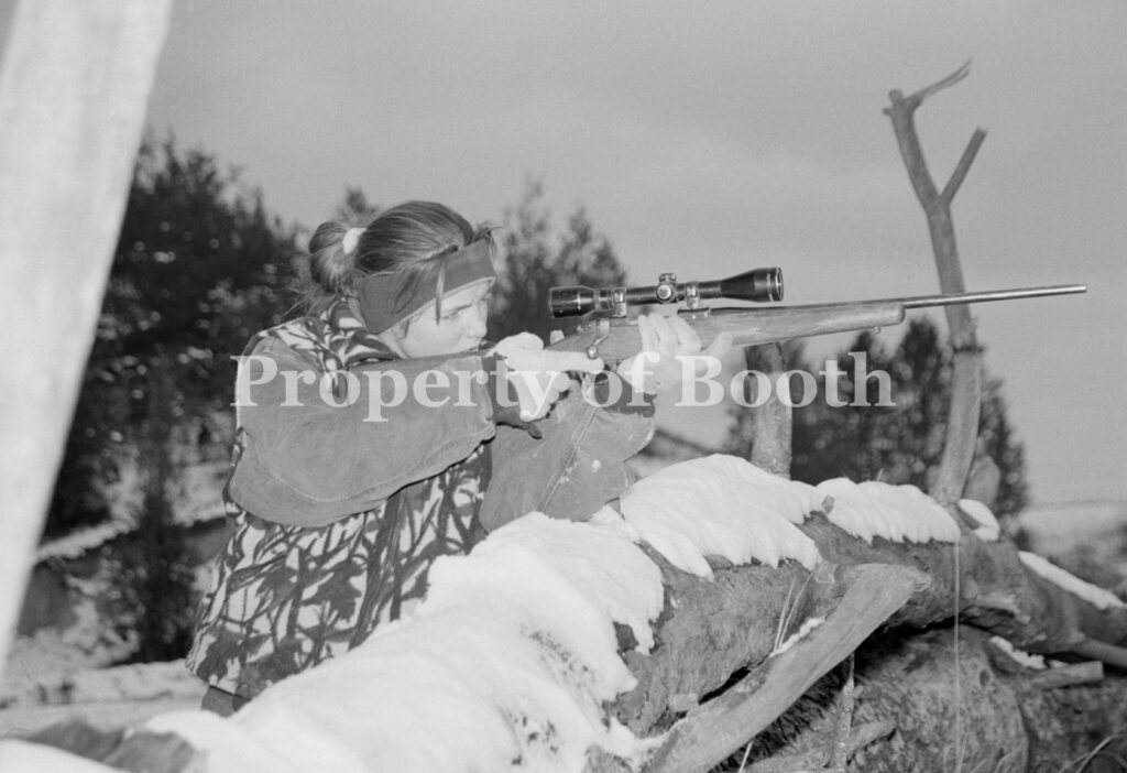© Barbara Van Cleve, Sarah Sights Her Rifle [Sarah Guenzler, Montana], 2000, Pigment Print, 13.5" x 20", PH2018.007.037, Museum Purchase
